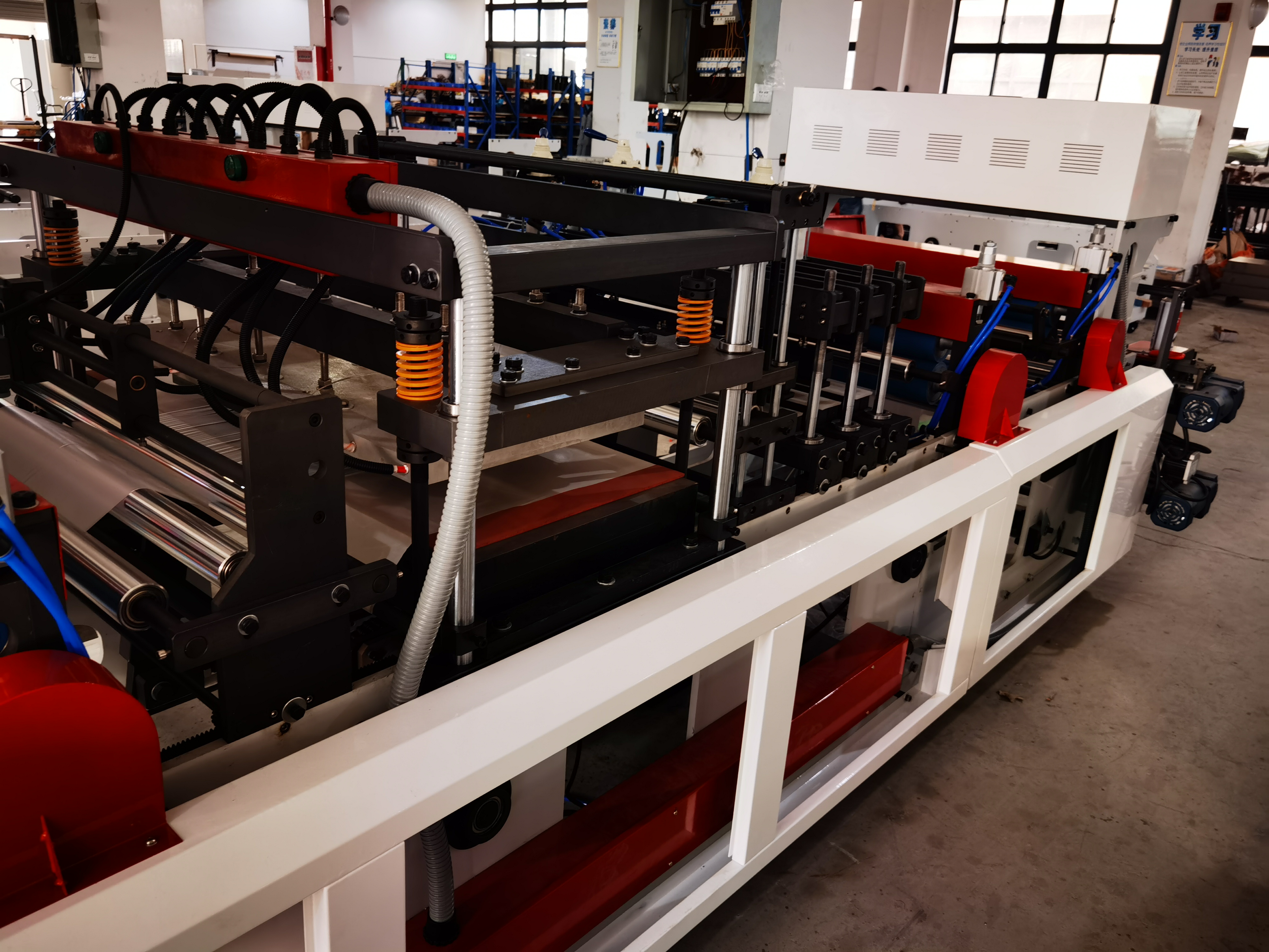 AIR CUSHION BAG MACHINE
